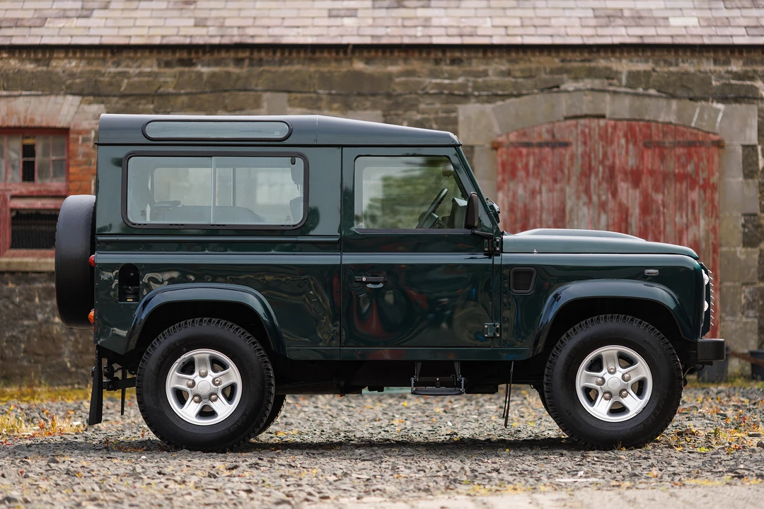 2015 Land Rover Defender 90 - Image 30 of 31