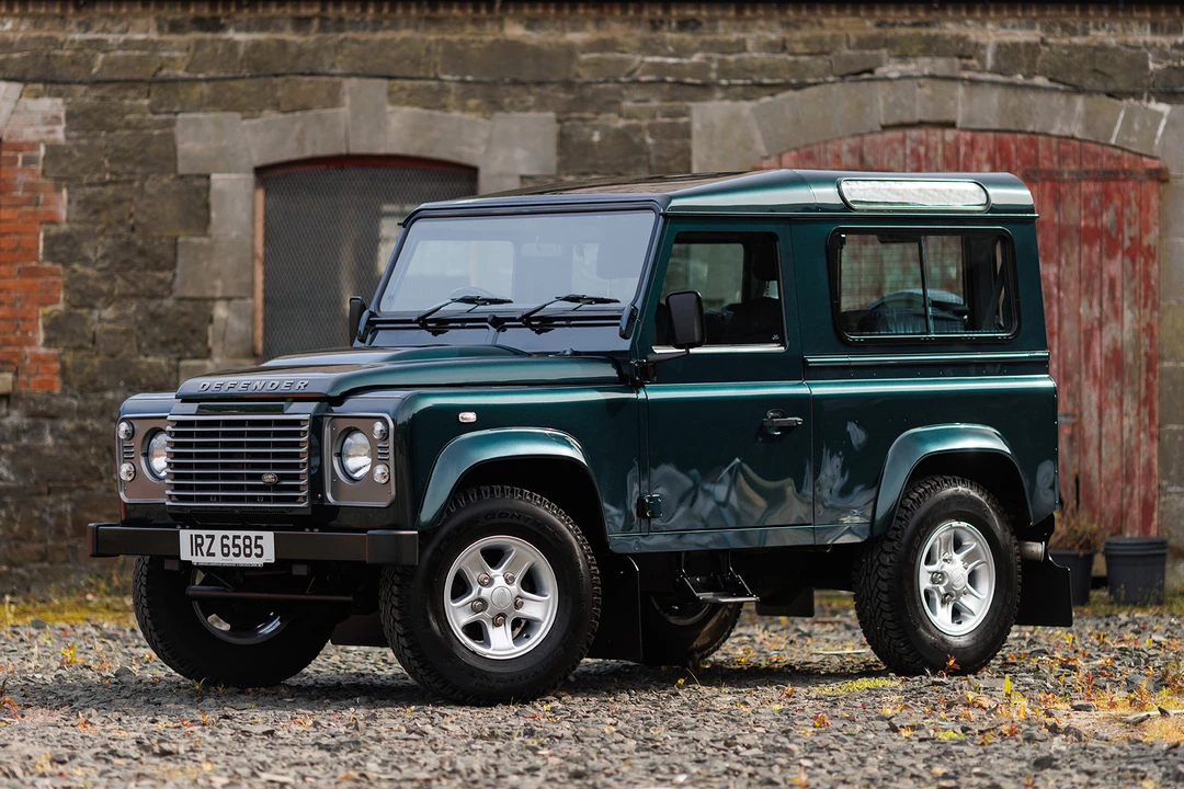 2015 Land Rover Defender 90 - Image 2 of 31
