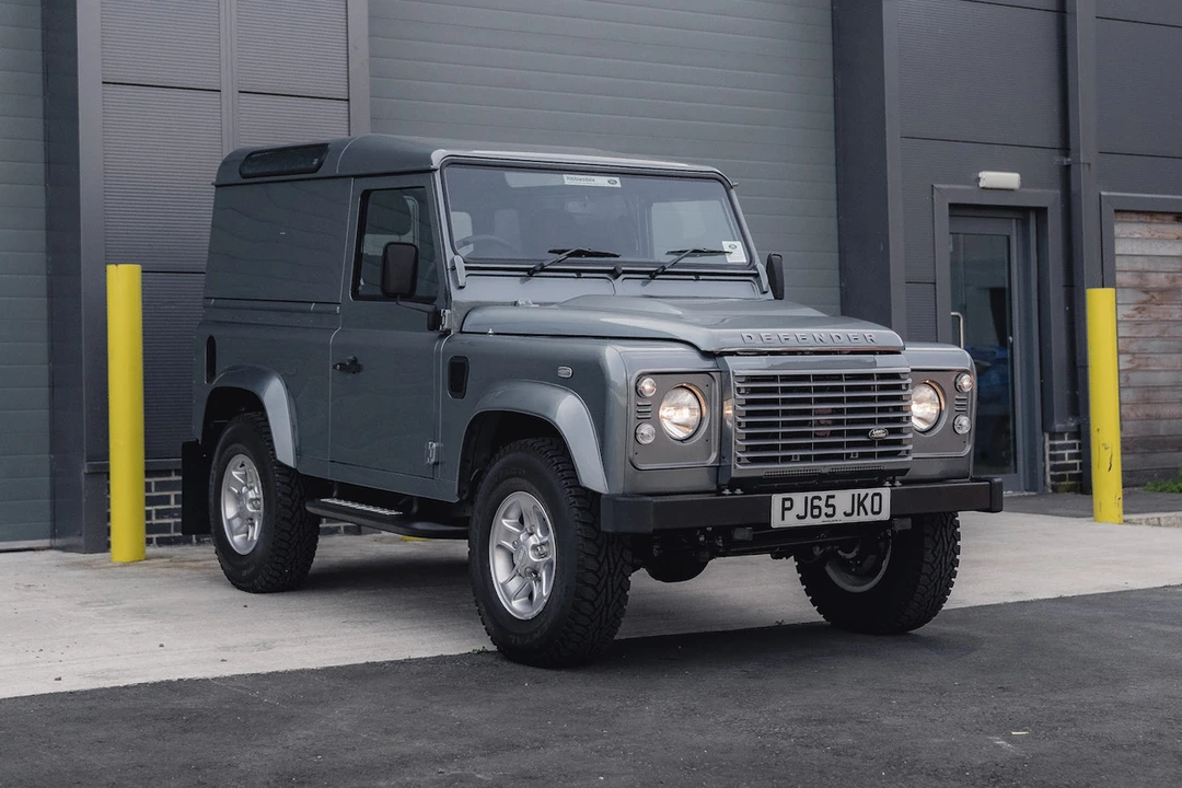 2015 Land Rover Defender 90 - Image 2 of 31