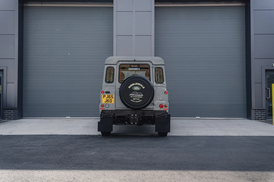 2015 Land Rover Defender 90 - Image 11 of 31