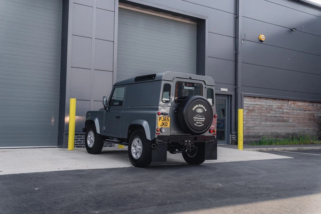 2015 Land Rover Defender 90 - Image 8 of 31