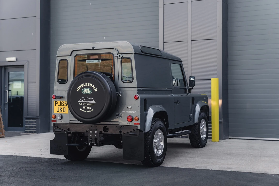 2015 Land Rover Defender 90 - Image 6 of 31