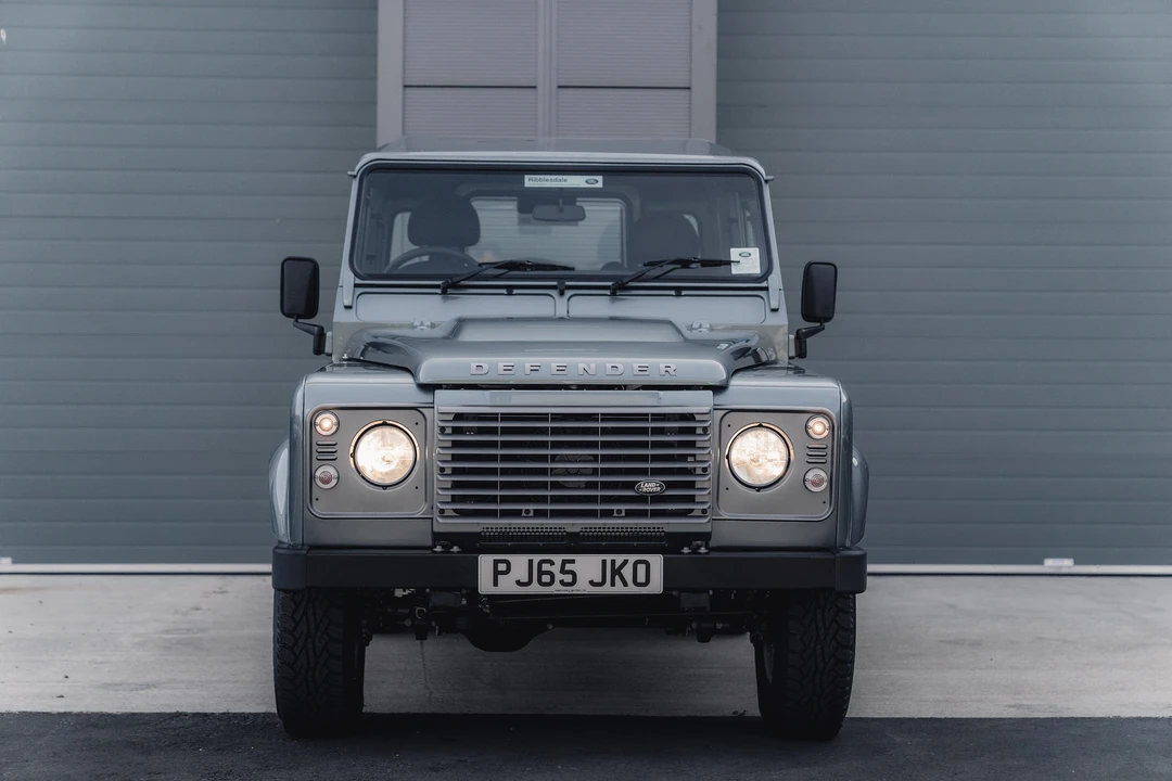 2015 Land Rover Defender 90 - Image 3 of 31