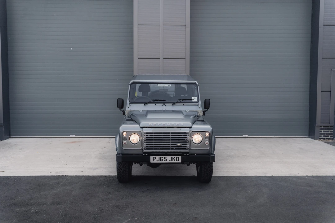 2015 Land Rover Defender 90 - Image 13 of 31