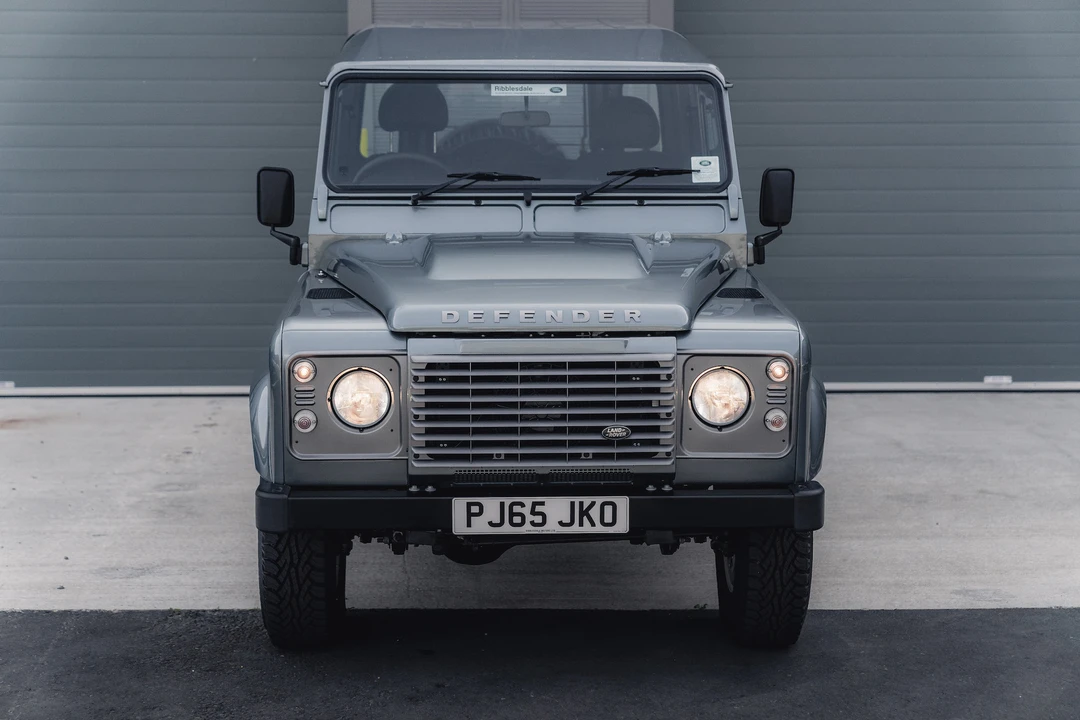 2015 Land Rover Defender 90 - Image 10 of 31