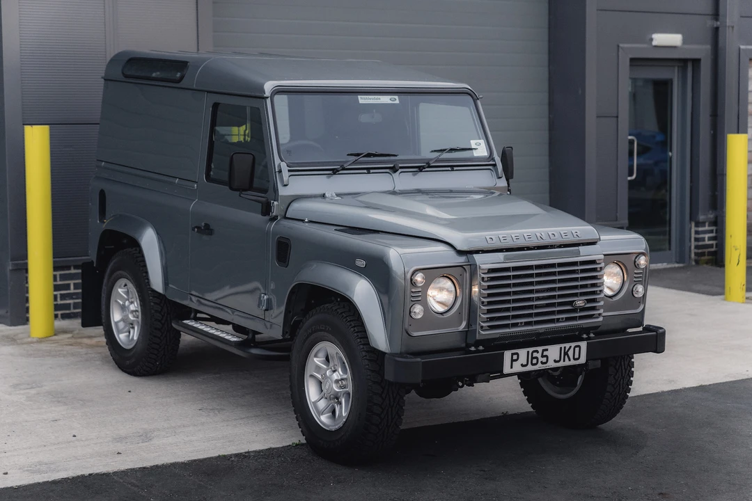 2015 Land Rover Defender 90 - Image 16 of 31