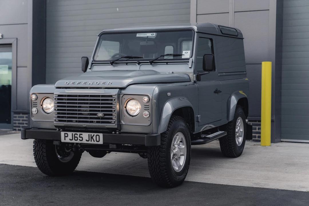 2015 Land Rover Defender 90 - Image 17 of 31