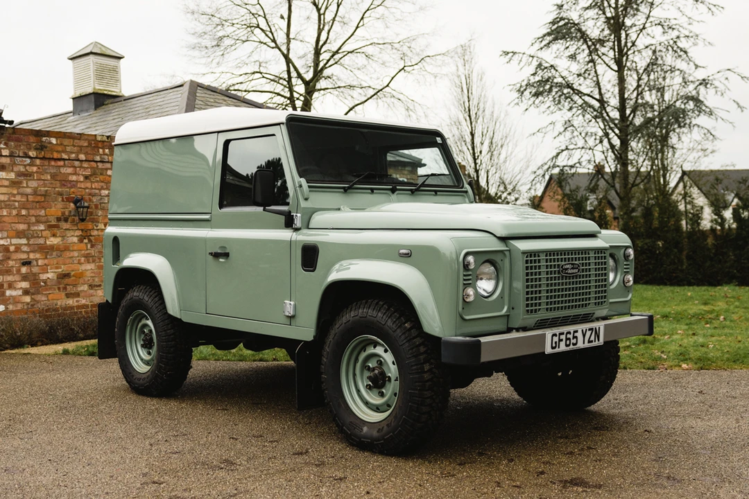 2015 Land Rover Defender 90 - Image 2 of 31