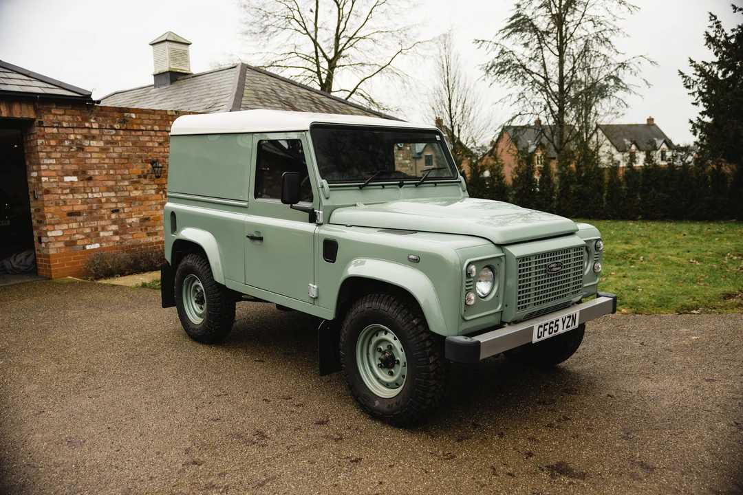2015 Land Rover Defender 90 - Image 16 of 31