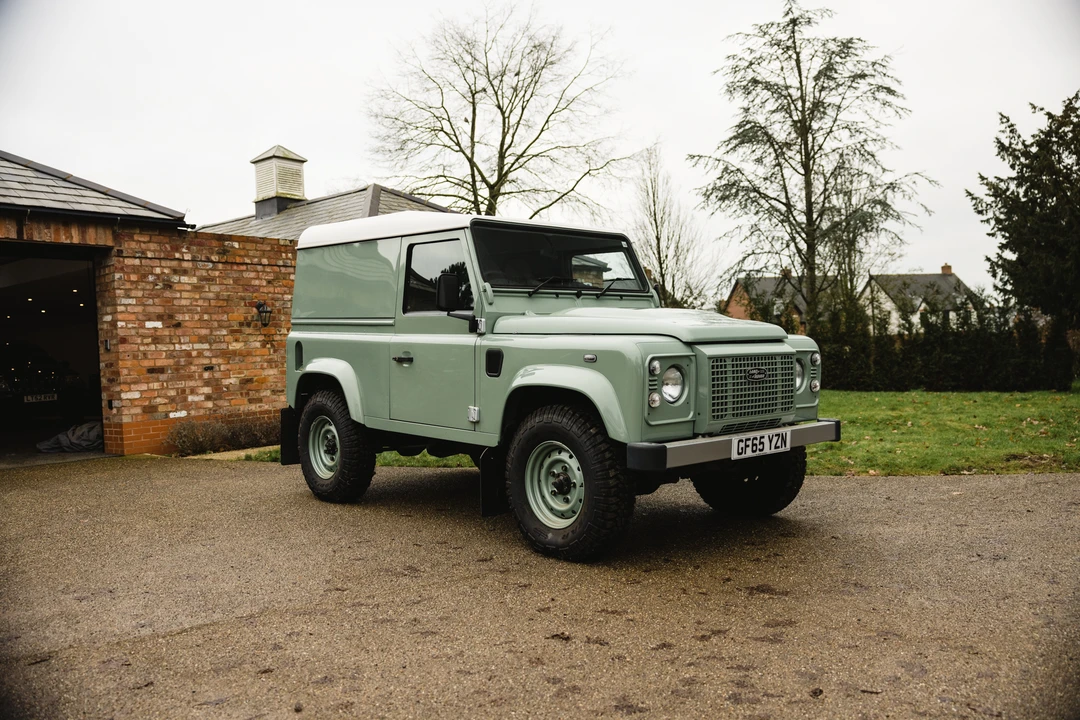 2015 Land Rover Defender 90 - Image 17 of 31