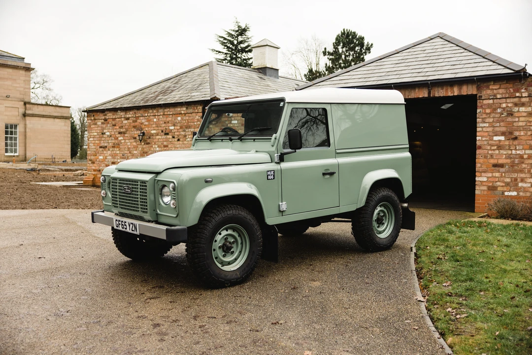 2015 Land Rover Defender 90 - Image 19 of 31