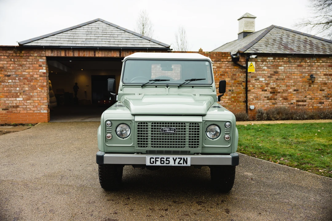 2015 Land Rover Defender 90 - Image 11 of 31