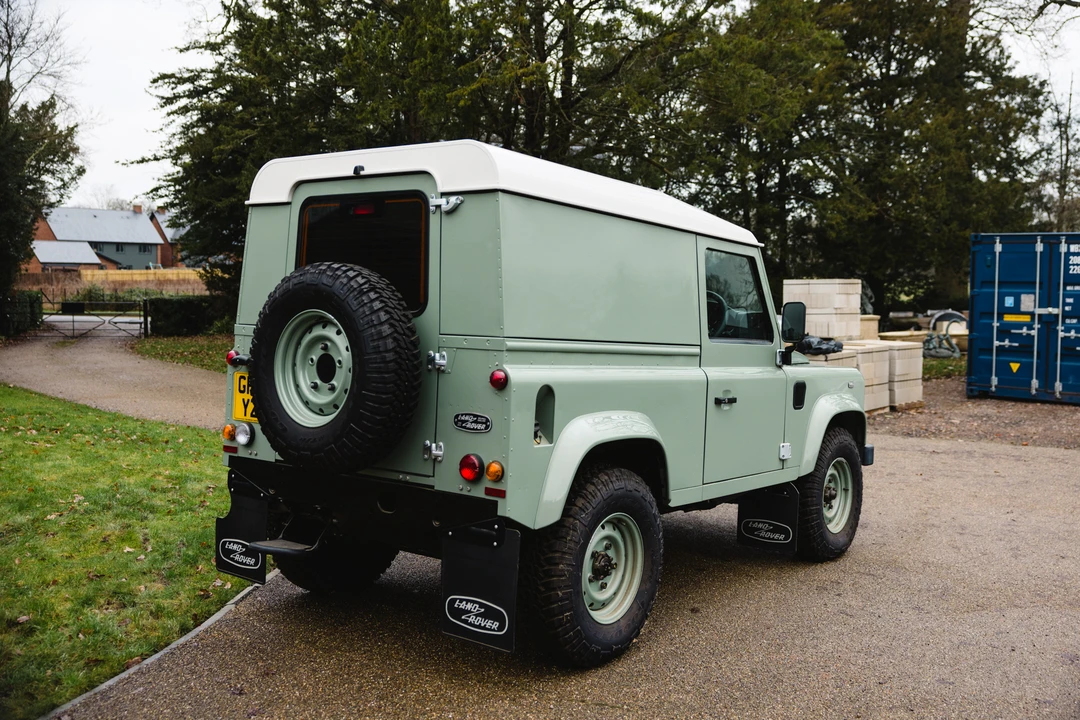 2015 Land Rover Defender 90 - Image 8 of 31