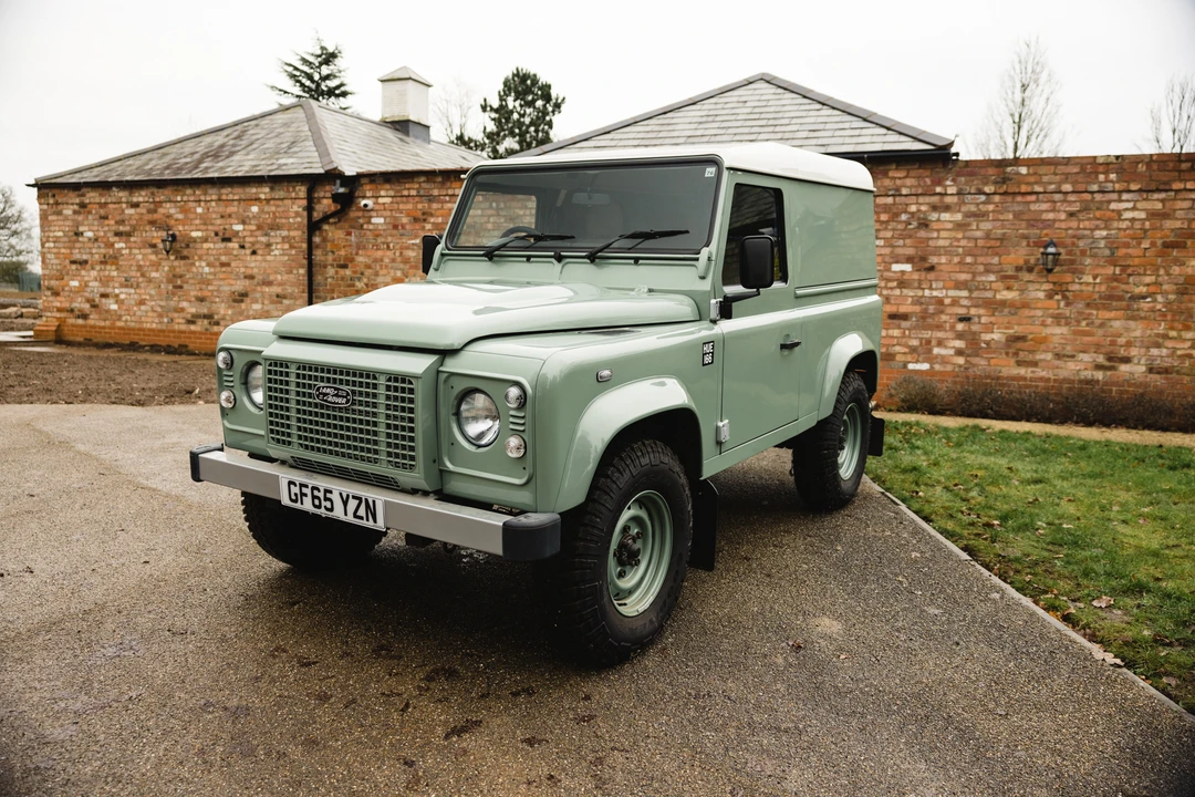 2015 Land Rover Defender 90 - Image 4 of 31