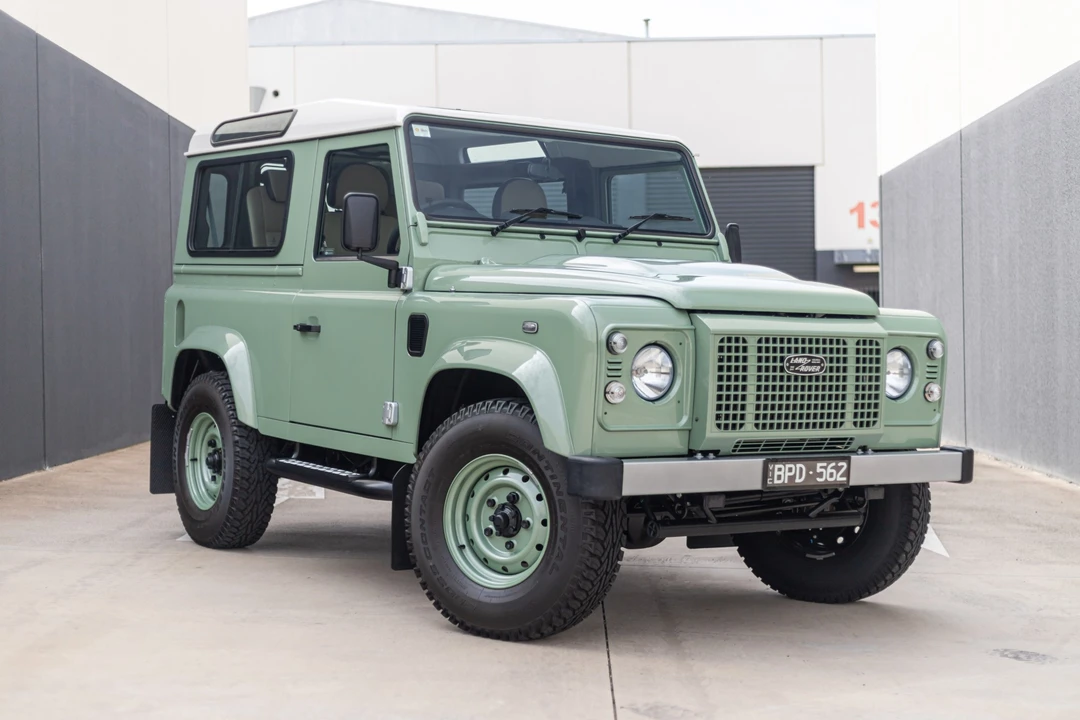 2015 Land Rover Defender 90 - Image 2 of 31