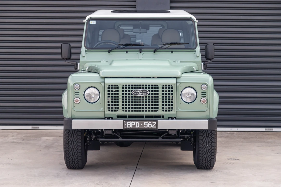 2015 Land Rover Defender 90 - Image 3 of 31