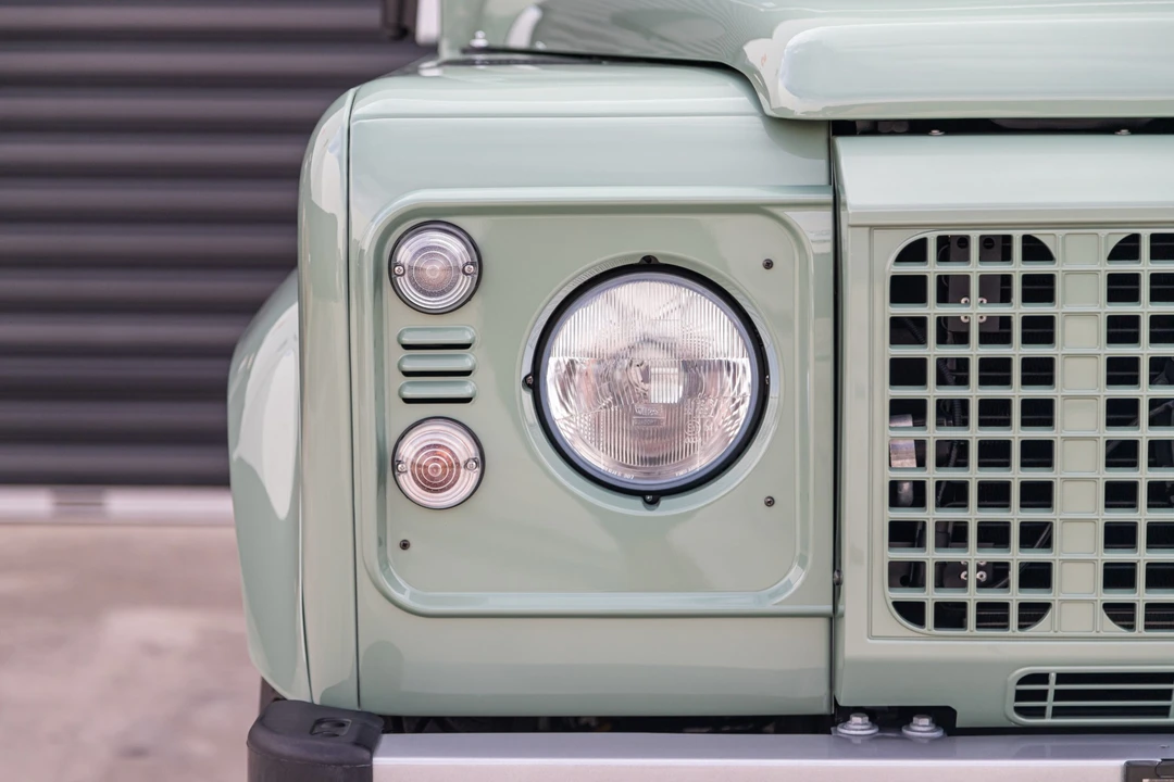2015 Land Rover Defender 90 - Image 13 of 31