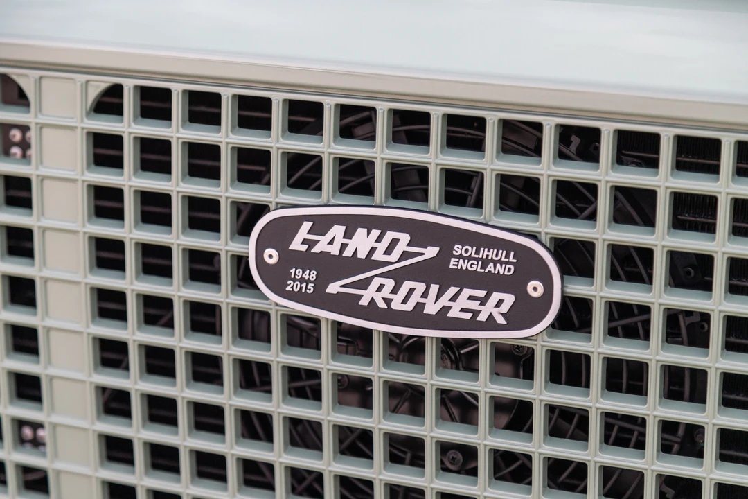 2015 Land Rover Defender 90 - Image 15 of 31