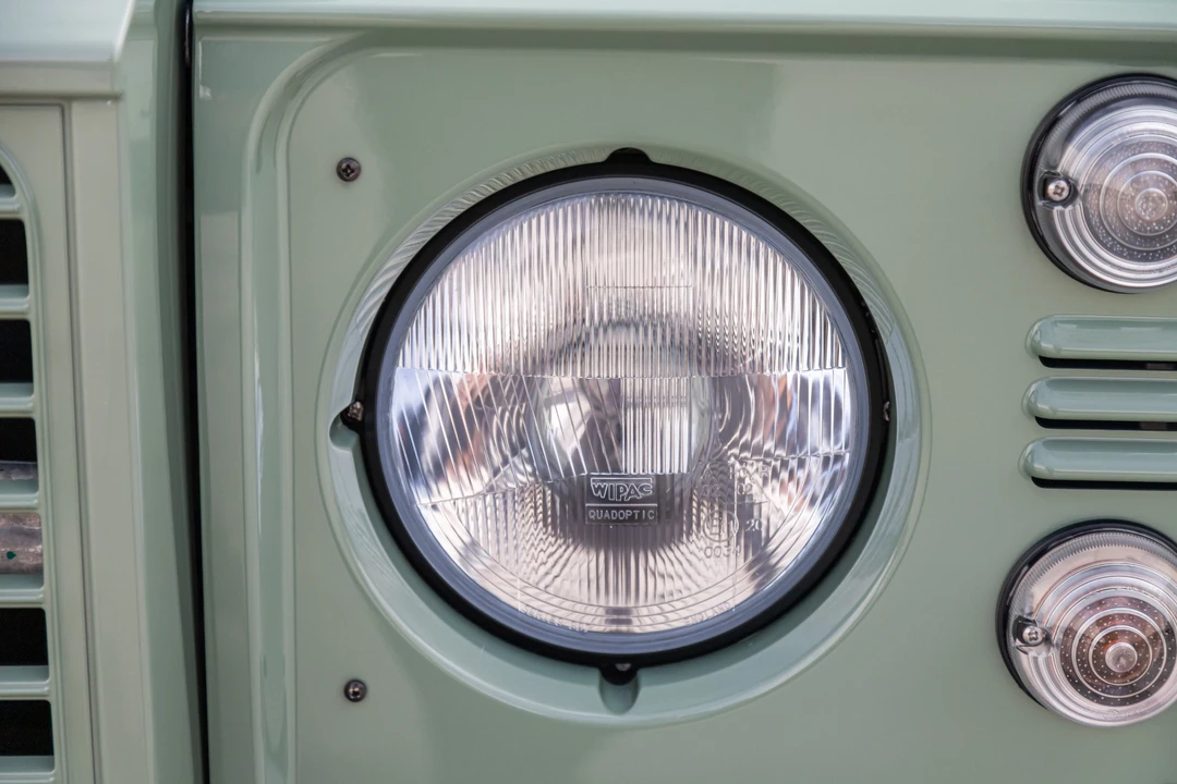 2015 Land Rover Defender 90 - Image 16 of 31