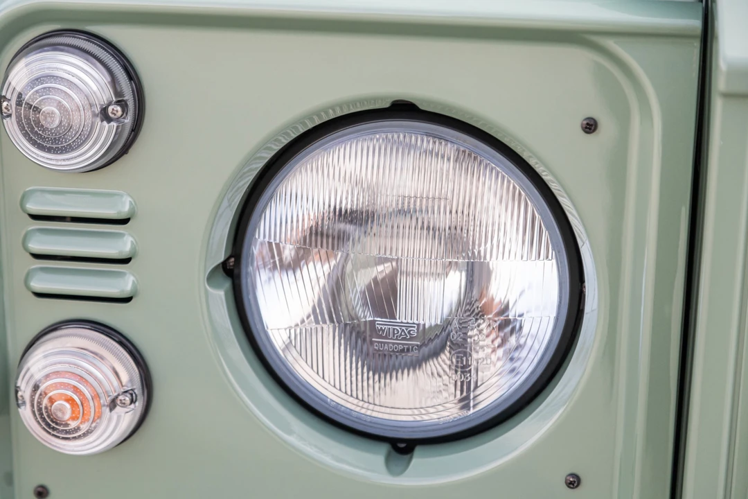 2015 Land Rover Defender 90 - Image 19 of 31