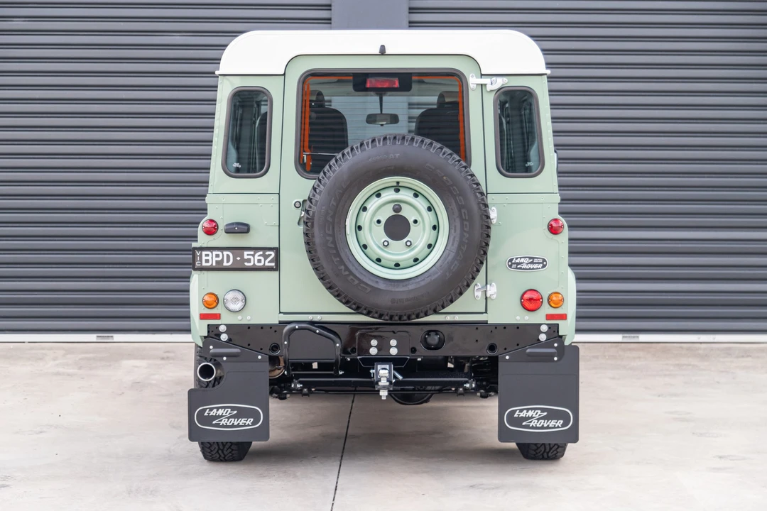2015 Land Rover Defender 90 - Image 7 of 31