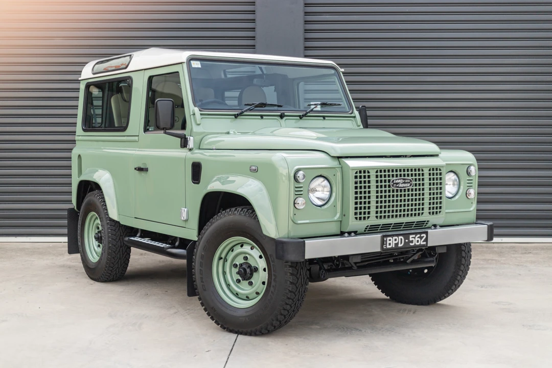 2015 Land Rover Defender 90 - Image 11 of 31