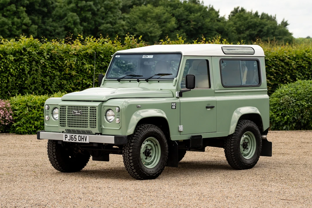 2015 Land Rover Defender 90 - Image 2 of 31