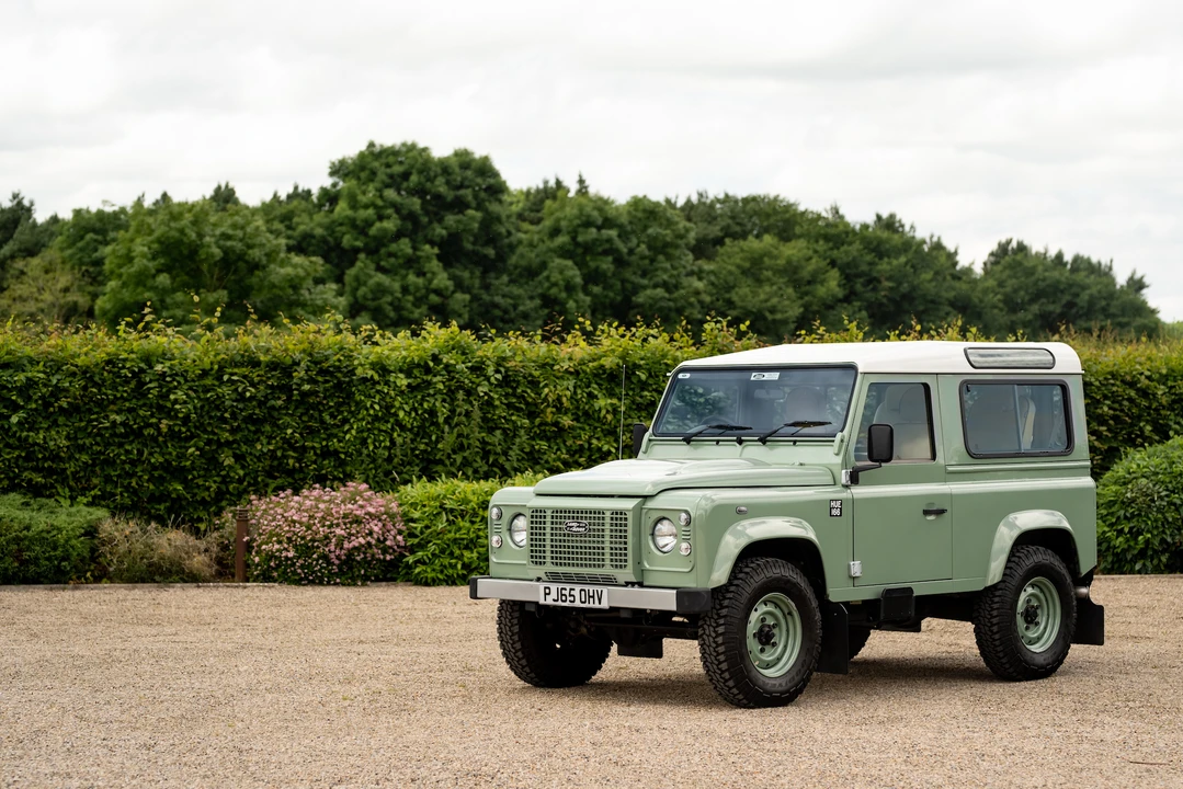 2015 Land Rover Defender 90 - Image 29 of 31