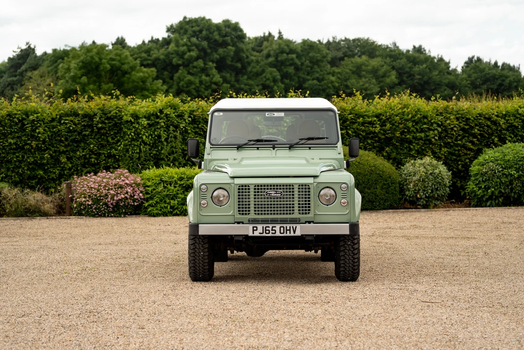 2015 Land Rover Defender 90 - Image 4 of 31