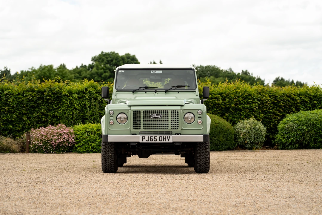 2015 Land Rover Defender 90 - Image 12 of 31