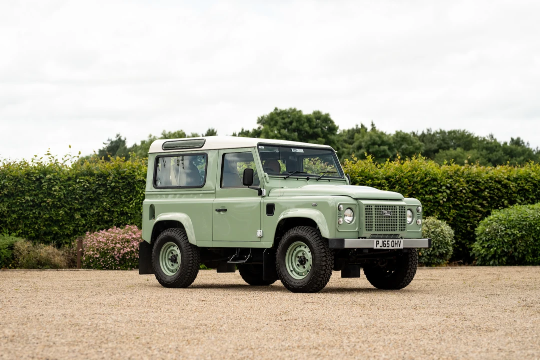 2015 Land Rover Defender 90 - Image 18 of 31