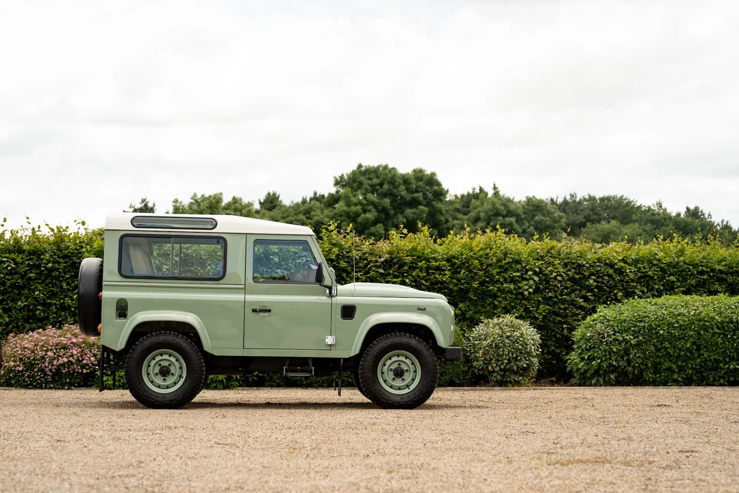 2015 Land Rover Defender 90 - Image 20 of 31