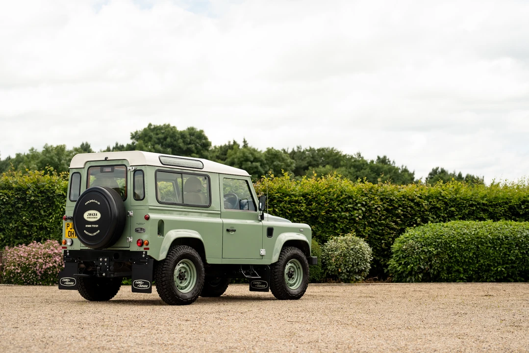 2015 Land Rover Defender 90 - Image 21 of 31