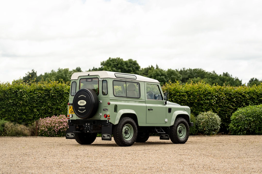2015 Land Rover Defender 90 - Image 22 of 31