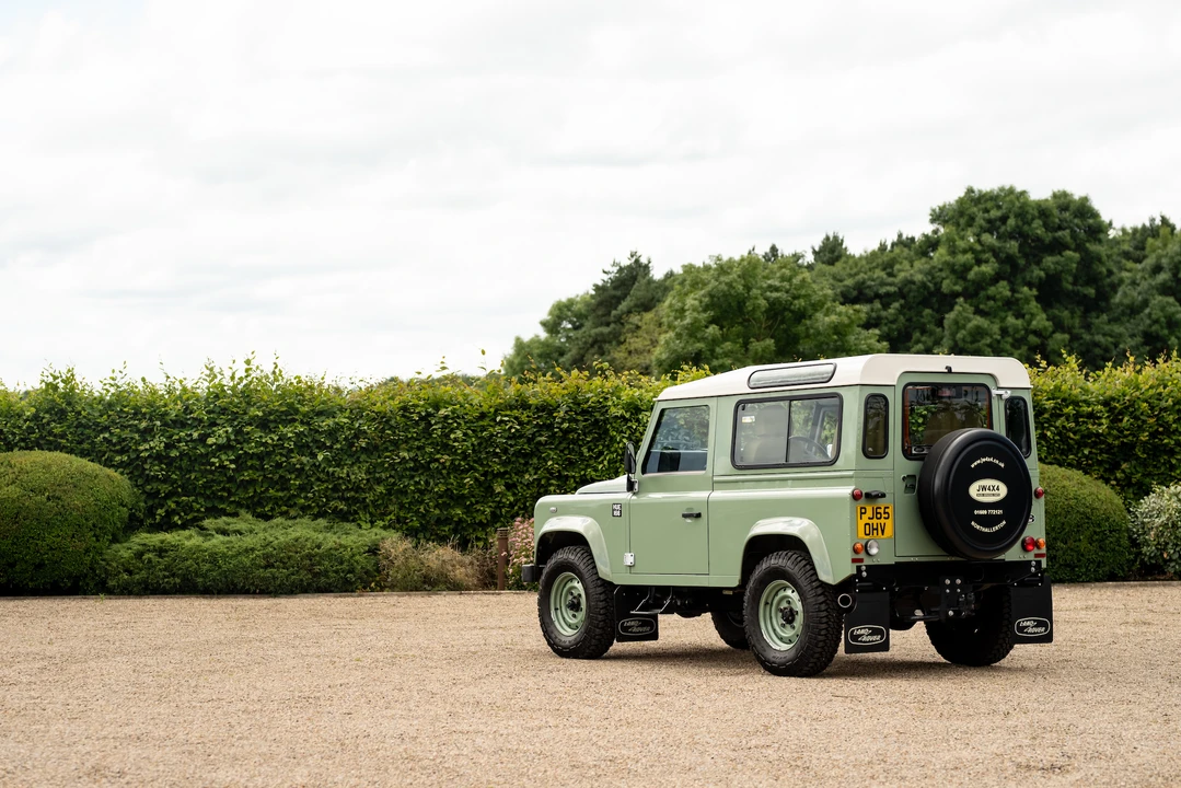2015 Land Rover Defender 90 - Image 9 of 31