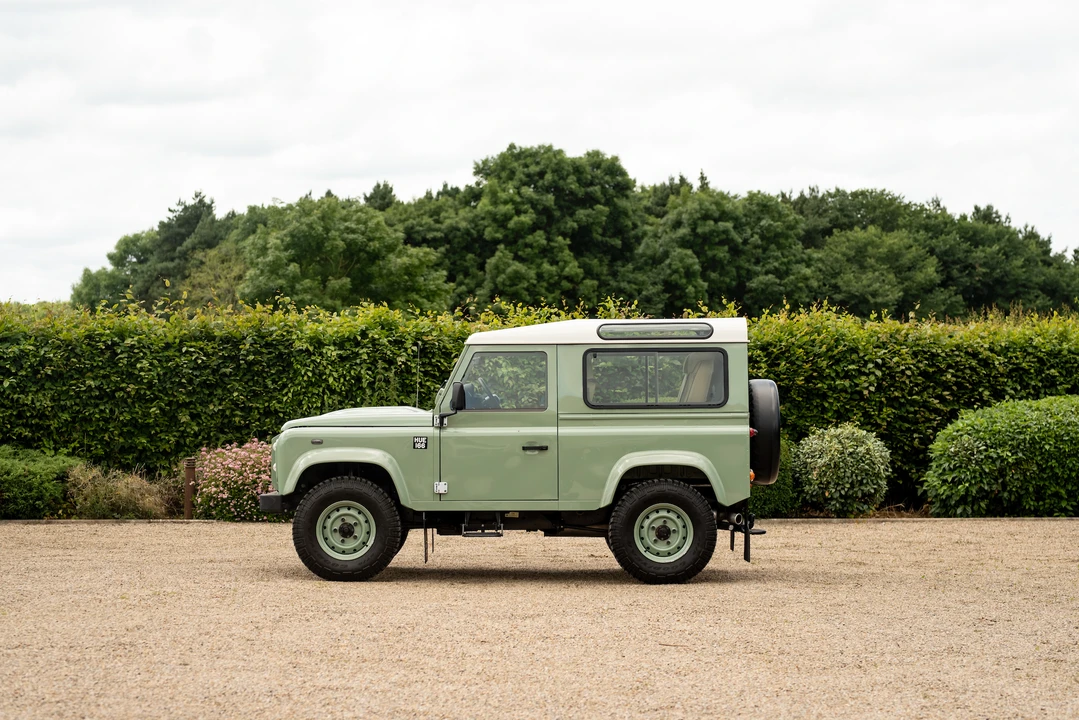2015 Land Rover Defender 90 - Image 26 of 31