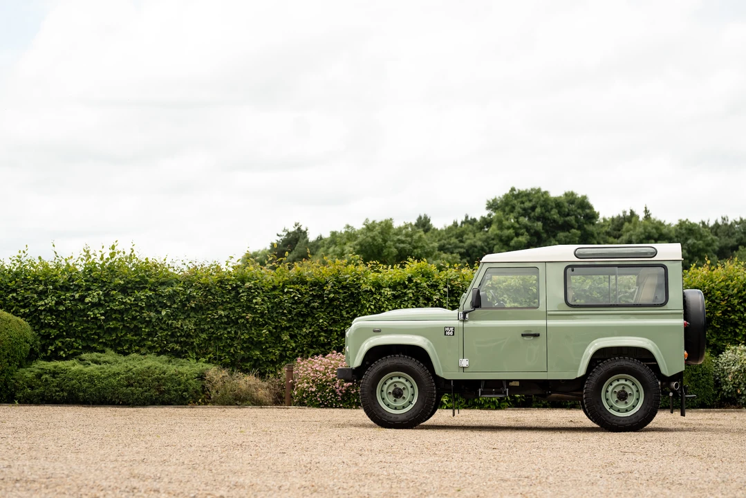 2015 Land Rover Defender 90 - Image 27 of 31