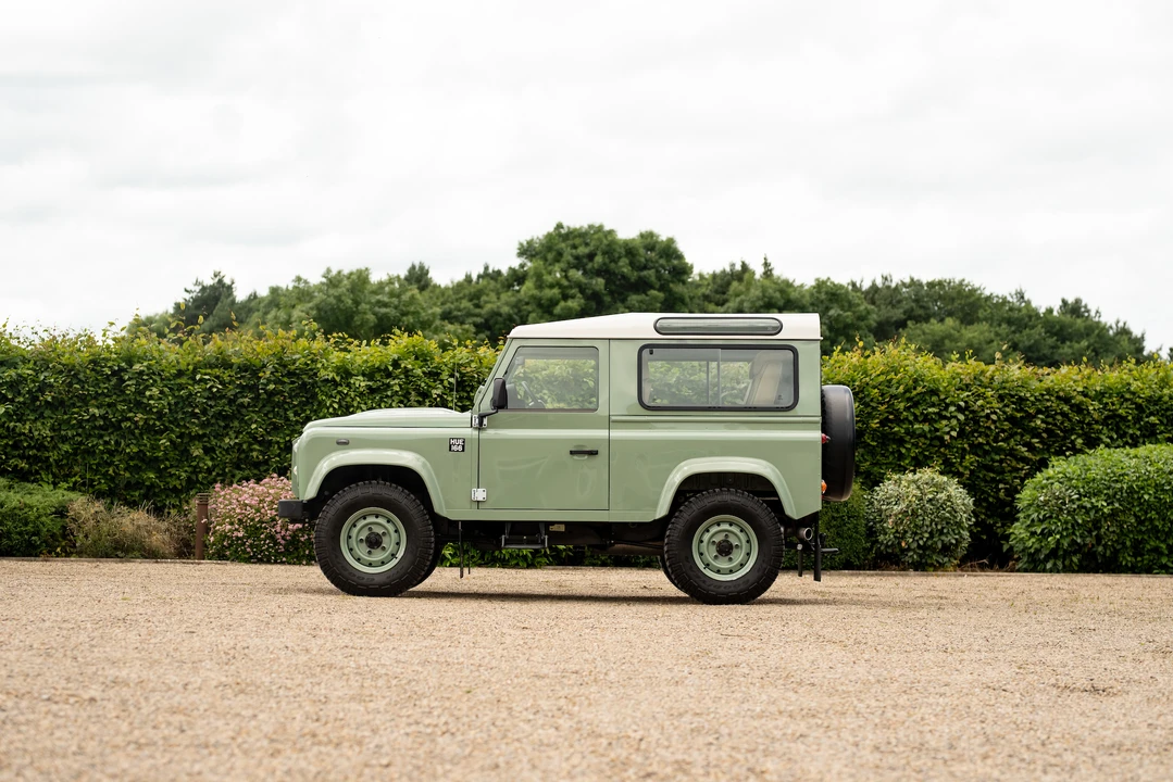 2015 Land Rover Defender 90 - Image 28 of 31