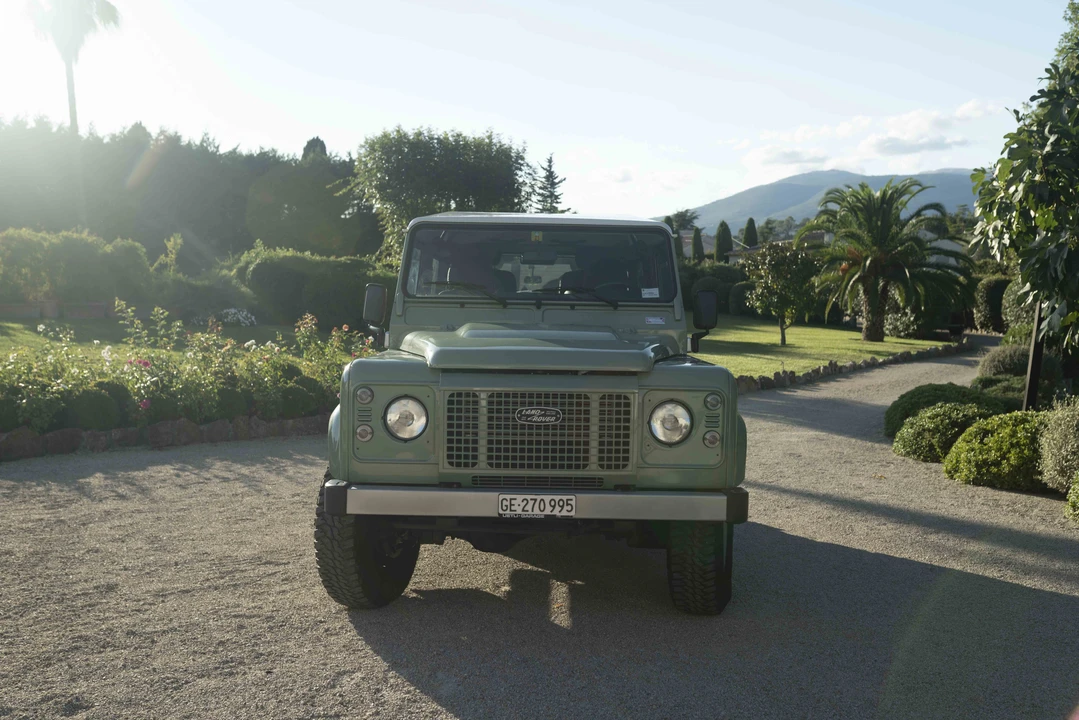 2015 Land Rover Defender 90 - Image 3 of 31