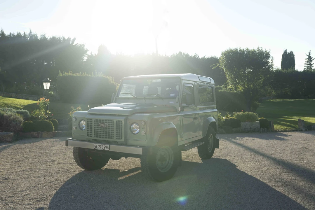 2015 Land Rover Defender 90 - Image 8 of 31