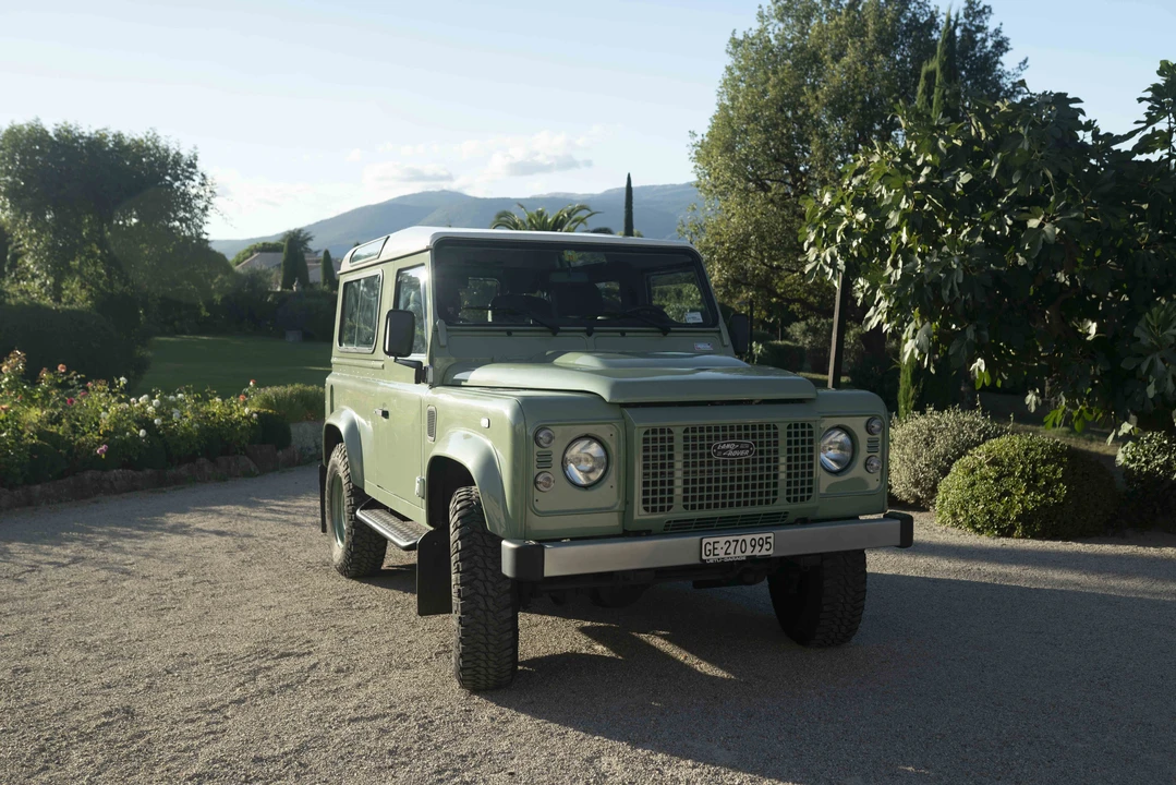 2015 Land Rover Defender 90 - Image 9 of 31