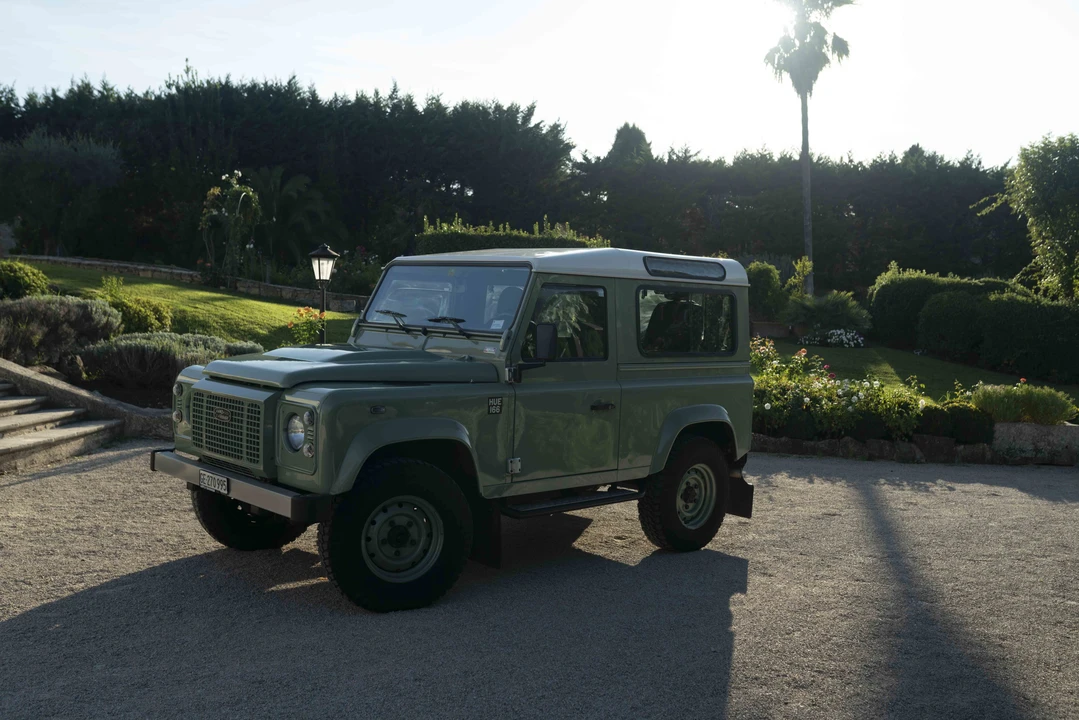 2015 Land Rover Defender 90 - Image 10 of 31