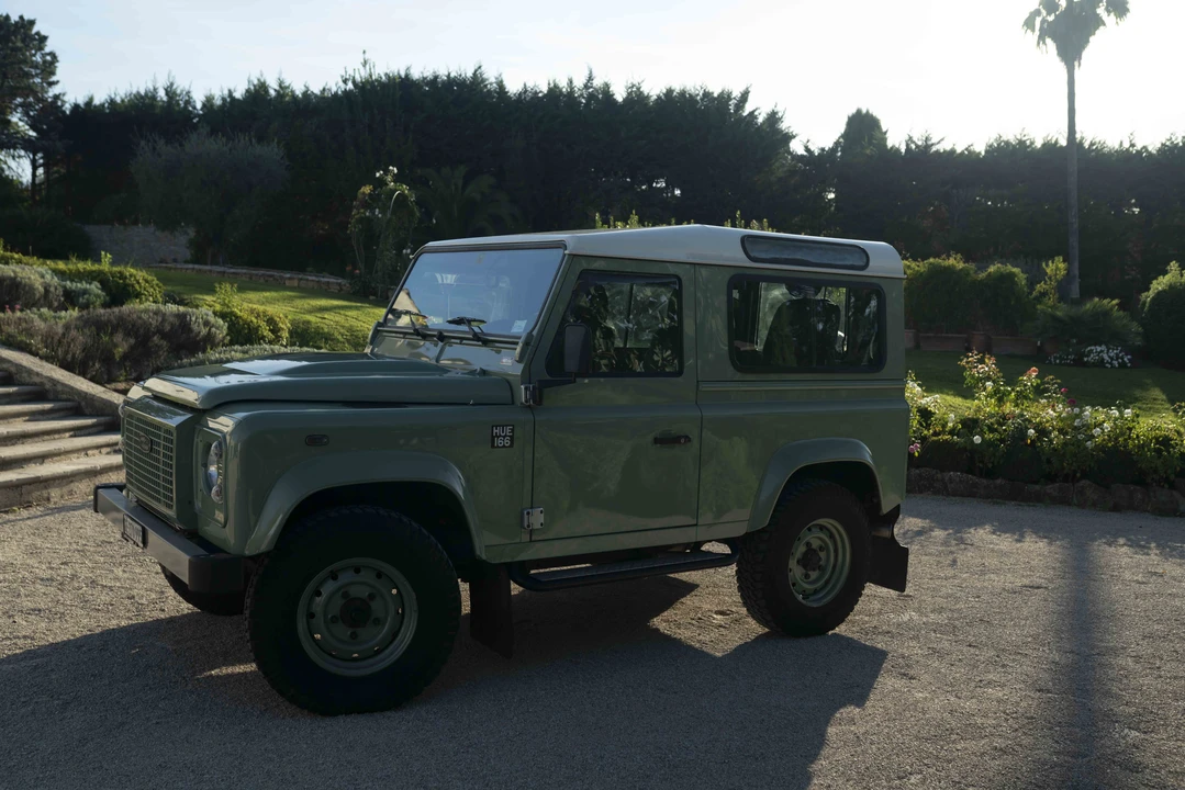 2015 Land Rover Defender 90 - Image 11 of 31