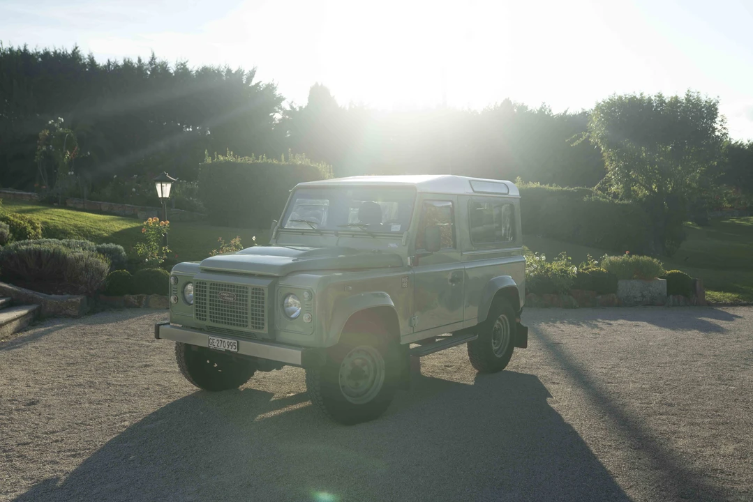 2015 Land Rover Defender 90 - Image 12 of 31