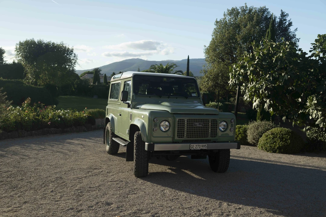 2015 Land Rover Defender 90 - Image 13 of 31