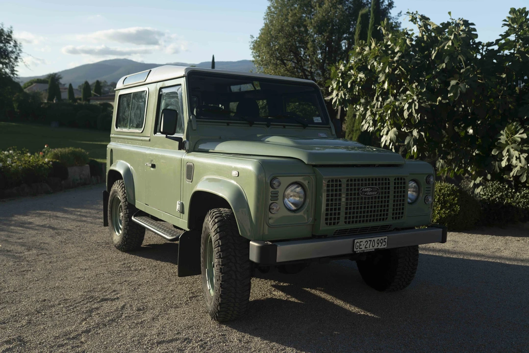 2015 Land Rover Defender 90 - Image 4 of 31