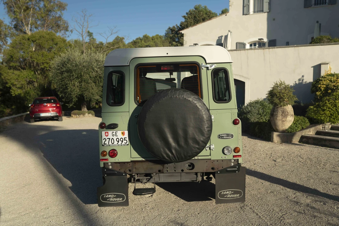 2015 Land Rover Defender 90 - Image 7 of 31