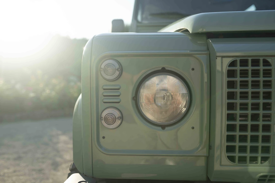 2015 Land Rover Defender 90 - Image 18 of 31