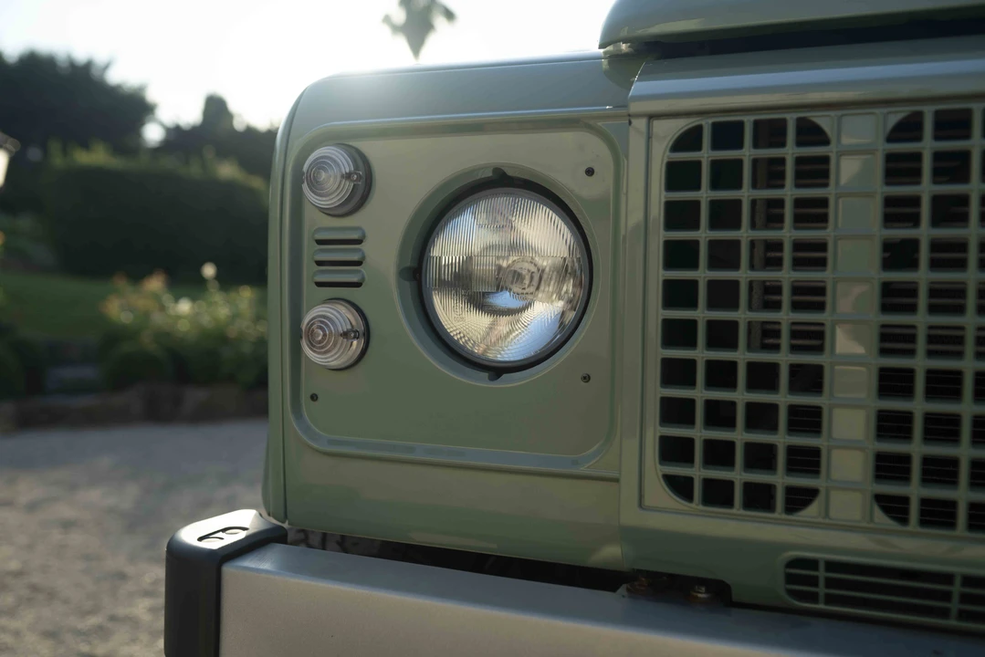 2015 Land Rover Defender 90 - Image 19 of 31