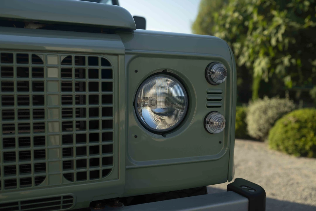 2015 Land Rover Defender 90 - Image 24 of 31